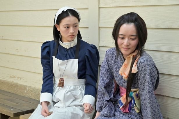 セツ(村上穂乃佳)は秘めてきた過去を直美(上坂樹里)に語る