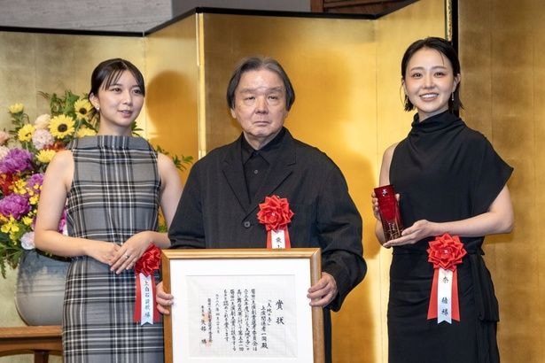 (左より)上白石萌歌、栗山民也、奈緒