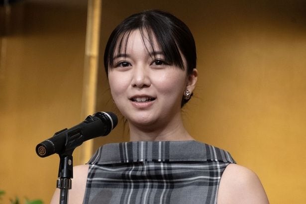 上白石萌歌、奈緒と共にサプライズ登壇「役者である自分にできることはただ一つ、想像をし続けること」<菊田一夫演劇賞>