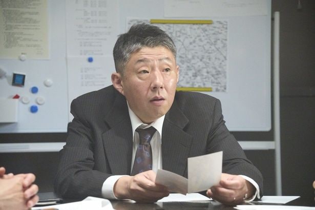 荒川良々はキャリア重視の刑事課・課長の桑原栄二を演じる