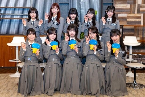 (前列左より)AOI、ACE、HANNA、ALLY、CHOCO (後列左より)NAVI、NICO、NATSU、ACO、MOMO