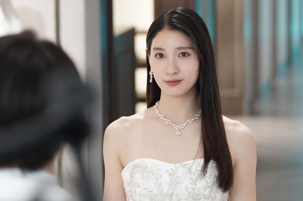 桃子(土屋太鳳)、いつものボーイッシュなスタイルとは一変した美しすぎるドレス姿