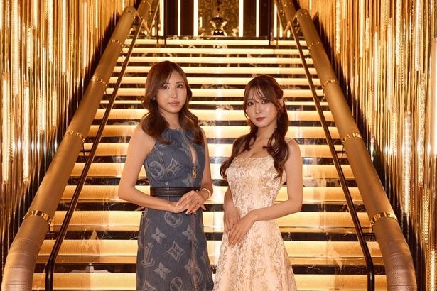 アンジュール東京のキャスト、藤咲ひなた、あいり(左から)