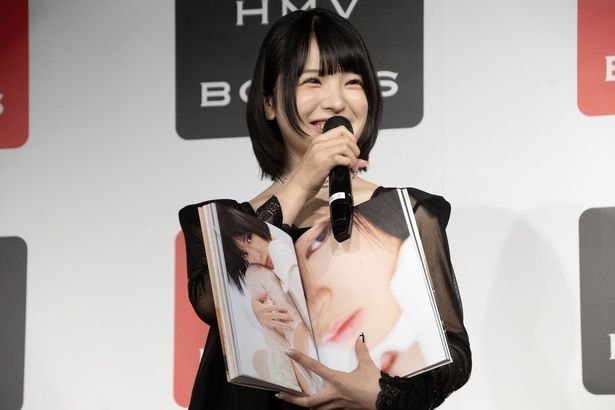 お気に入りカットを見せる豫風瑠乃