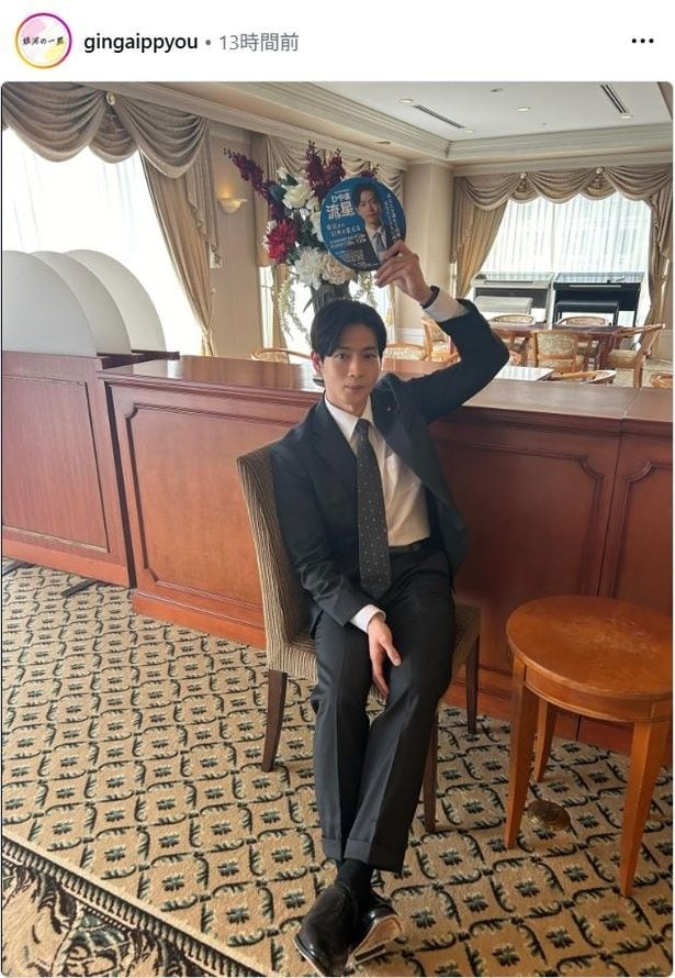 【写真】松下洸平、スーツ姿で選挙に挑むオフショット