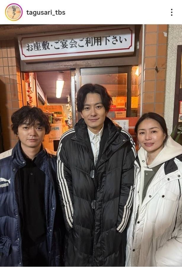 【写真】岡田将生&染谷将太&井川遥、3人ともベンチコートの仲良し3ショット