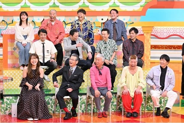 スペシャルゲストの渋谷凪咲と、明石家メンバーも全員揃い、さんまとトークを繰り広げる