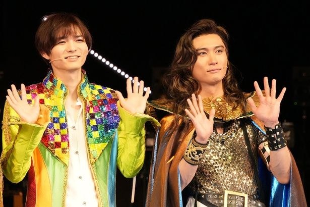 (左から)薮宏太、橋本良亮