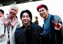 Mrs. GREEN APPLEがレッドカーペットにサプライズ登場　藤井風、King & Princeらトップアーティストが華やかな装いで集結＜MUSIC AWARDS JAPAN 2026＞