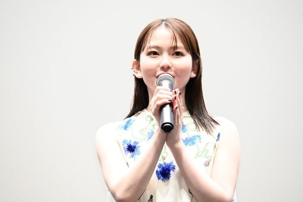 主人公の愛を演じる山田杏奈