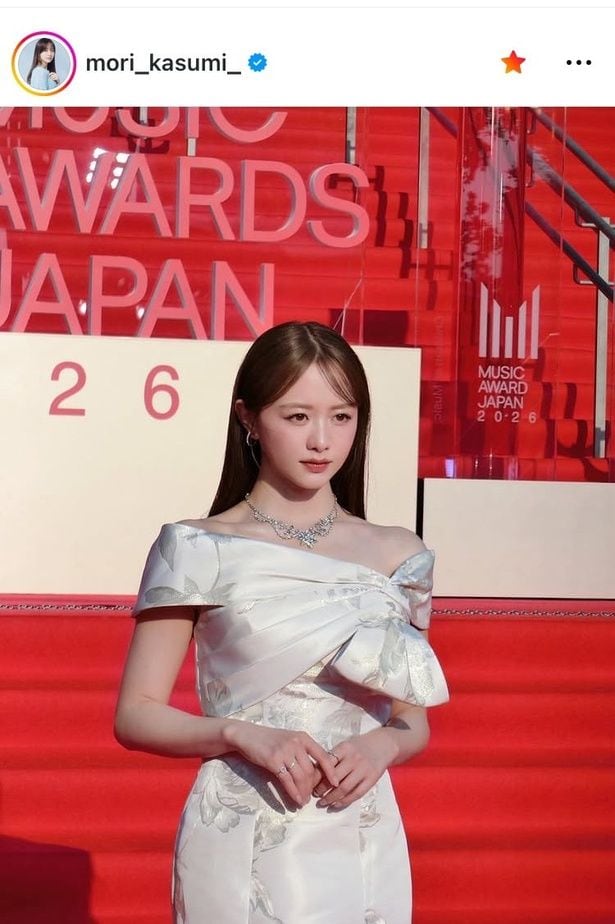 【写真】美肩ラインが芸術級…森香澄、真っ白な“美デコルテ”輝くドレス姿