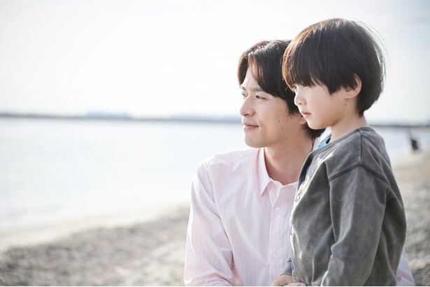 葵(白洲迅)、美月(桜井日奈子)との思い出の浜辺に蓮(小野晄士朗)を連れていく