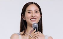 まなざしまで気品漂う“上品”さ…堀田茜、“大人”配色のオフショットに「とても素敵」「めちゃ色っぽい」