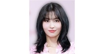 まっ白な肌が映える黒…TWICE・モモ、“ミニ丈”ワンピで魅せる1枚に「エンジェル」と世界中から反響