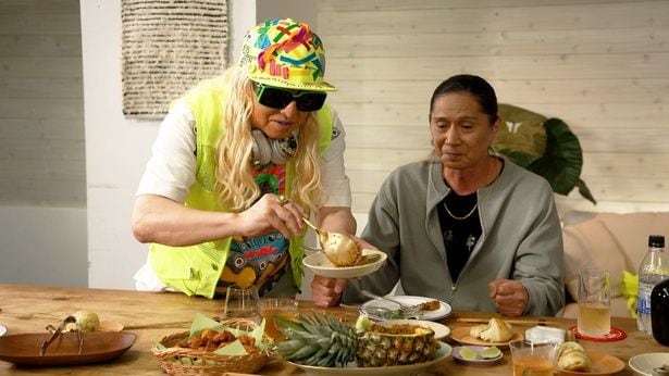 和田明日香「漫才コンビとして確立してる」TRF・SAM＆DJ KOO、30年超の絆が生むコント＜和田明日香とゆる宅飲み＞