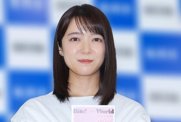 上白石萌音、フォトエッセイ集のお渡し会を開催…嬉しそうな笑顔のオフショットに「素敵な時間をありがとう」の声