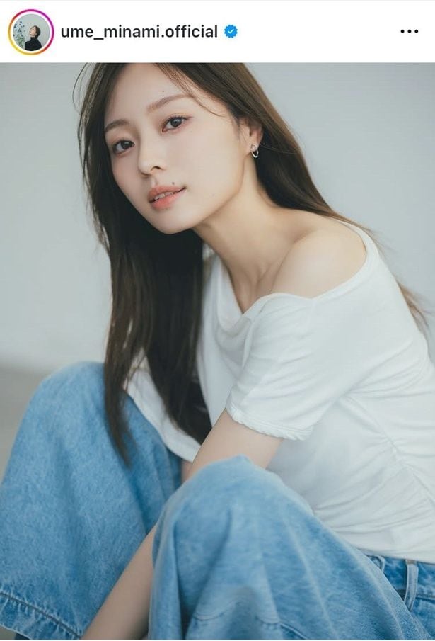 【写真】“美肩”輝く超シンプルコーデ…元乃木坂46・梅澤美波、デニム姿の再始動カット