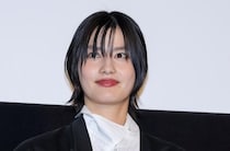 橋本愛、ハンサムショートヘア×白シャツの自撮りショットに「かっこよすぎてぶっ倒れそう」の声