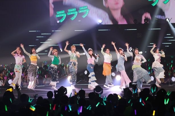 (左より)小林萌花、前田こころ、清野桃々姫、江口紗耶、高瀬くるみ、平井美葉、里吉うたの、岡村美波、西田汐里