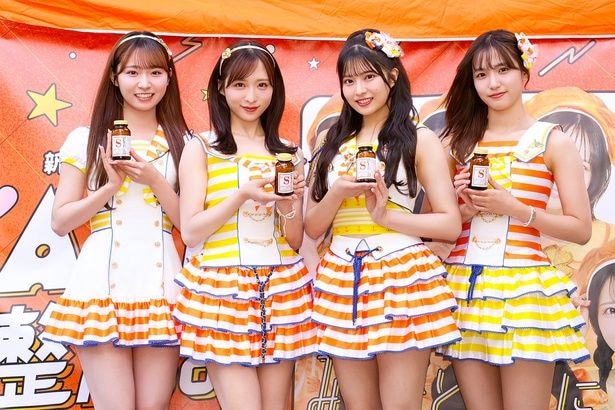 「AKB整腸部」の山内瑞葵、小栗有以、行天優莉奈、下尾みう(写真左から)が「新ビオフェルミンS錠」サンプリングイベントに参加