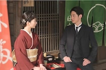 ＜明日の風、薫る＞小林虎之介“虎太郎”が背広姿で見上愛“りん”のもとにやって来る