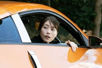 有村架純の新境地…高級車で爆走する本編映像公開　“悪の顔”へと覚醒していく場面写真も＜マジカル・シークレット・ツアー＞
