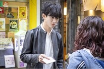 横山裕“磯貝”と関水渚“ヒナタ”の出会いが描かれる第1話のあらすじ＆場面写真が公開＜今夜もシリアルキラーと待ち合わせ＞