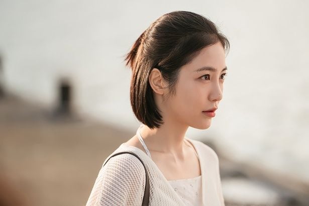 「フェロモンすごい!」シン・イェウンの刺激的な“噛みつきキス”シーンに視聴者沸騰<孤島のエリートドクター>