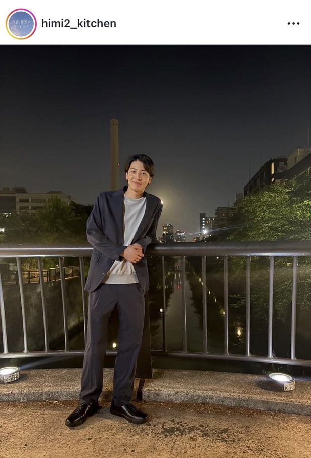 【写真】高杉真宙、満月が浮かぶ“幻想的な夜”に撮影したほほ笑みショットに反響