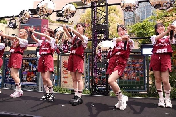「川崎ブレイブサンダース × AKB48 ウォールアートプロジェクト」特別イベントより