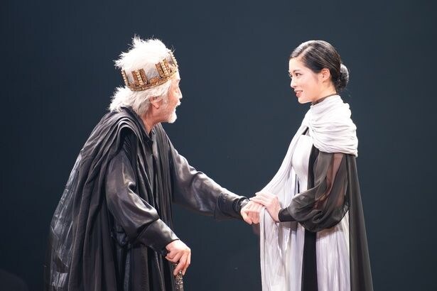 左：リア役吉田鋼太郎、右；コーディーリア役吉田美月喜
