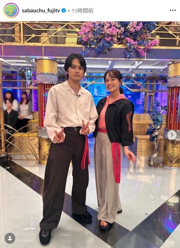 【写真】ダブルピースの北村匠海とモデルのようにポーズを決めるソニン