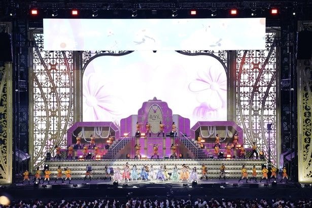 ＝LOVE STADIUM LIVE「Beyond "KYUN"(ハート)」公演より