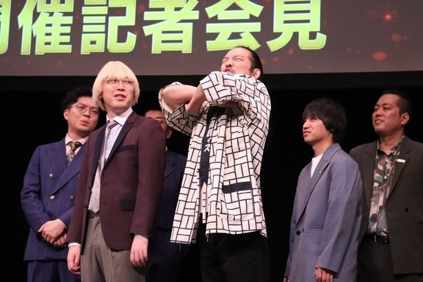 この日の会見中、何度も降臨しては「宇宙ではどうなのか」を教えてくれた川北茂澄の新キャラ“宇宙戦士”
