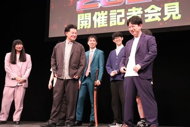 電車内で目撃したネコニスズ・ヤマゲンの姿を再現したダンビラムーチョ・大原優一