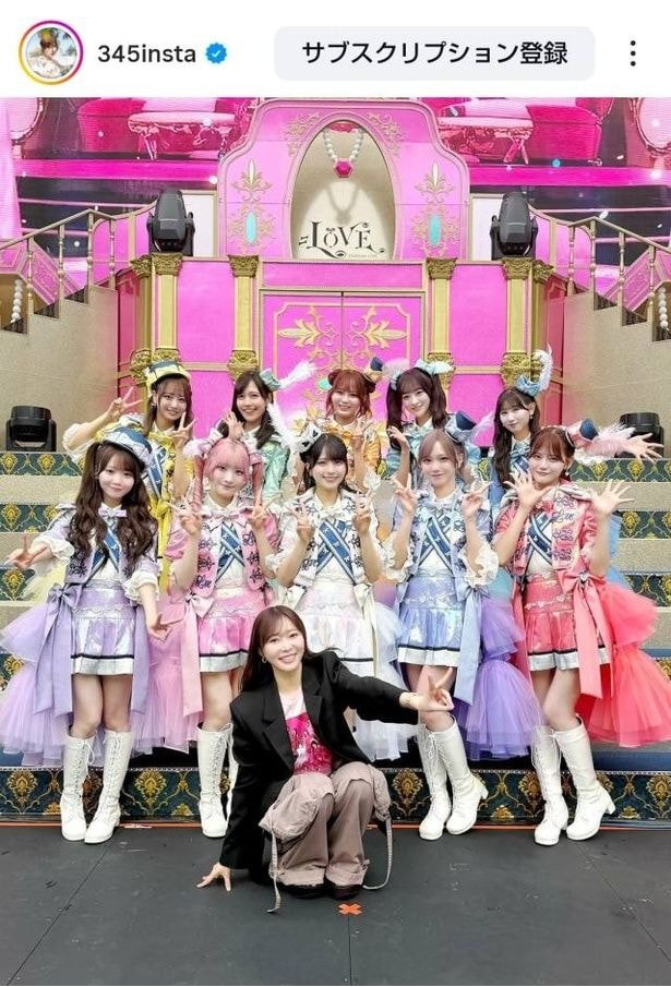 【写真】指原莉乃、ライブ後の=LOVEと集合ショット