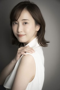 松井玲奈、夜ドラ「青の花 器の森」で主演決定　絵付け職人役に『実際に陶芸を始めました』
