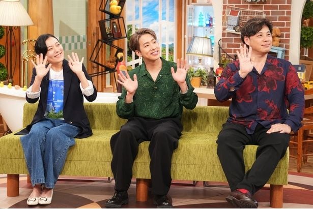 笑顔で手を振る、鈴木杏、陣(THE RAMPAGE)、平子祐希(アルコ＆ピース)