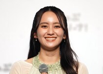 「本当に自分てものが、分からなくなる」…岡田結実、センター分けヘア×ノースリーブジレの大人っぽいスタイルで想いをつづる