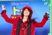 ダイアモンド☆ユカイ、「トイ・ストーリー」を象徴する『君はともだち』を渋谷で生歌唱「共に生きてきた相棒」