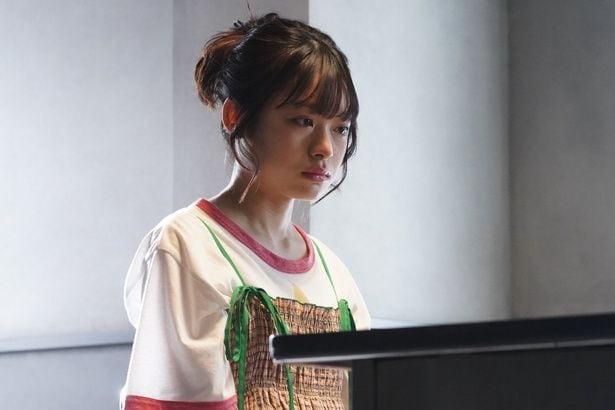 音花(月島琉衣)は事情聴取を受け、涙する