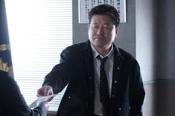 佐藤二朗“誠”＆橋本愛“明日香”が「消しゴム事件」の犯人を暴く…衝撃の正体に「悲しすぎる」の声＜夫婦別姓刑事 最終回＞