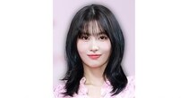 TWICE・モモ、お腹がチラリと見えるデザインが特徴…グレーでまとめたクールなスタイルに「違った雰囲気でかわいい」の声