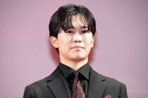 鈴木福、ドラマ「惡の華」最終回放送前に海辺で歩く“エモい”ショットを公開　「とうとう今日が来てしまった」の声