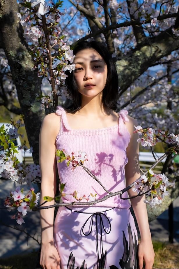 山谷花純写真集「遠距離、現在此。」より