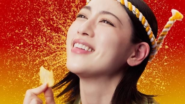 三吉彩花、粋なお祭り姿で“レモン太鼓”を豪快に打ち鳴らす　30代で挑戦したい“ストロングな目標”も明かす