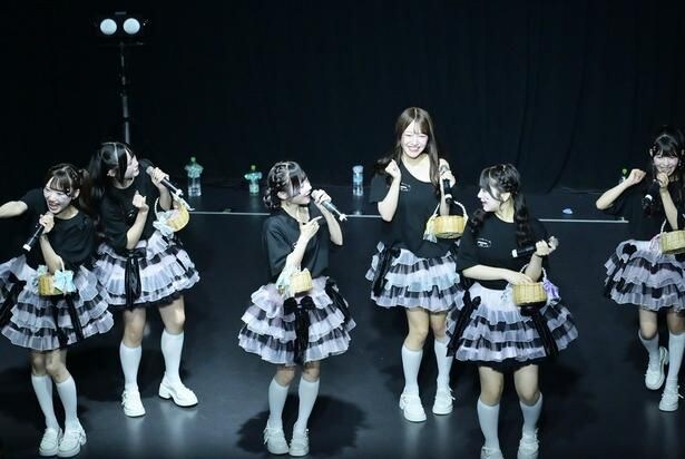 MEOWMEW 2ndワンマンライブ「100%CHARGE」より