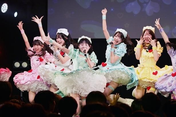 “致死量のカワイイ”MEOWMEW「いつか武道館に…!」1周年目前の2ndワンマンで待望の“メンカラ”新衣装をお披露目、次なる舞台はLIQUIDROOMへ<ライブレポート>