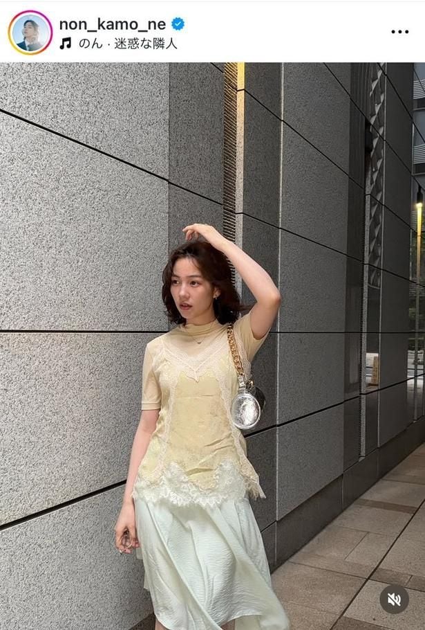 【写真】のん、淡色レイヤーで休日の“私服”姿