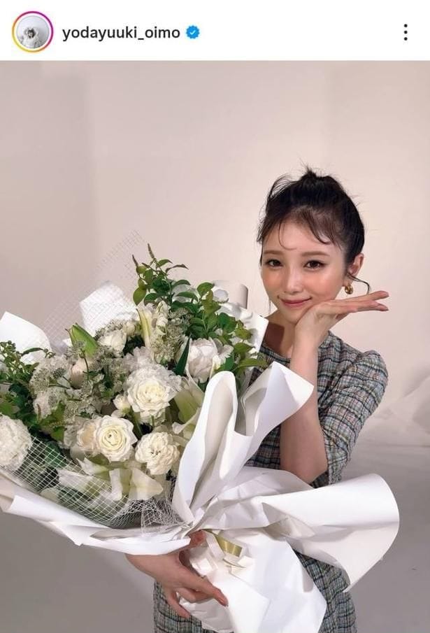 【写真】与田祐希、アップヘアスタイルのバースデーショット